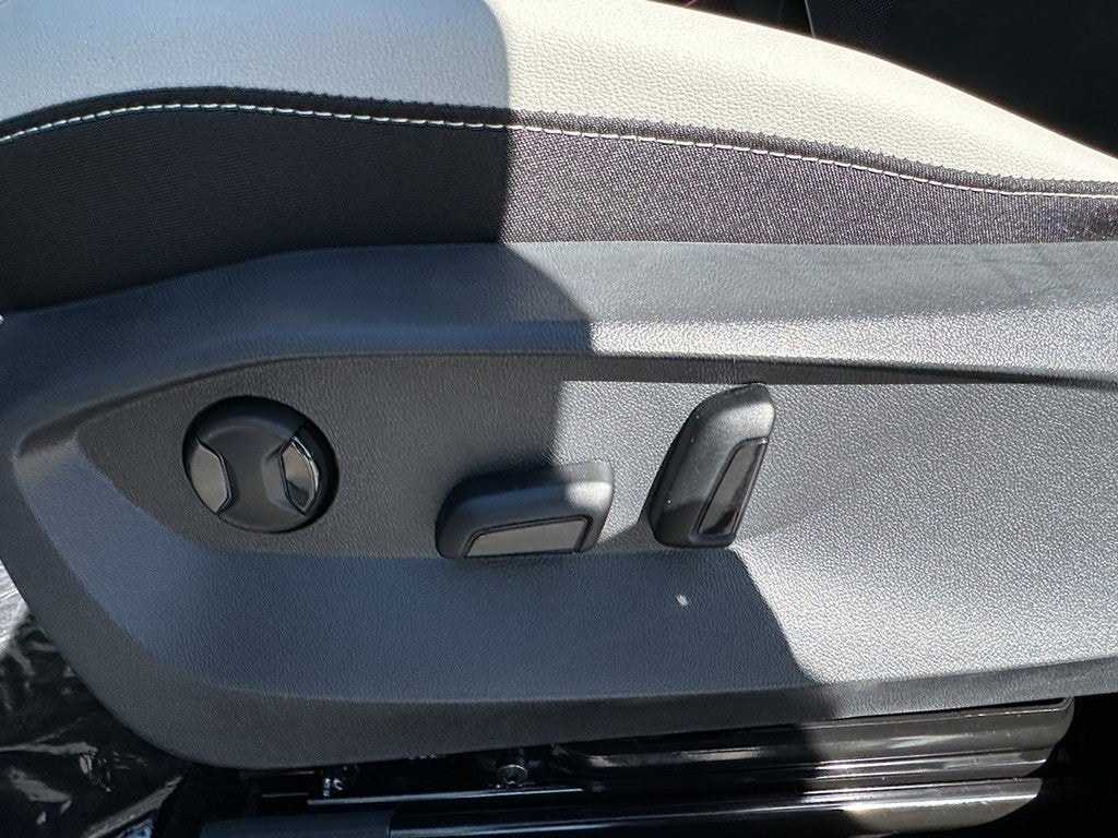 2025 Volkswagen Taos SE 4MOTION