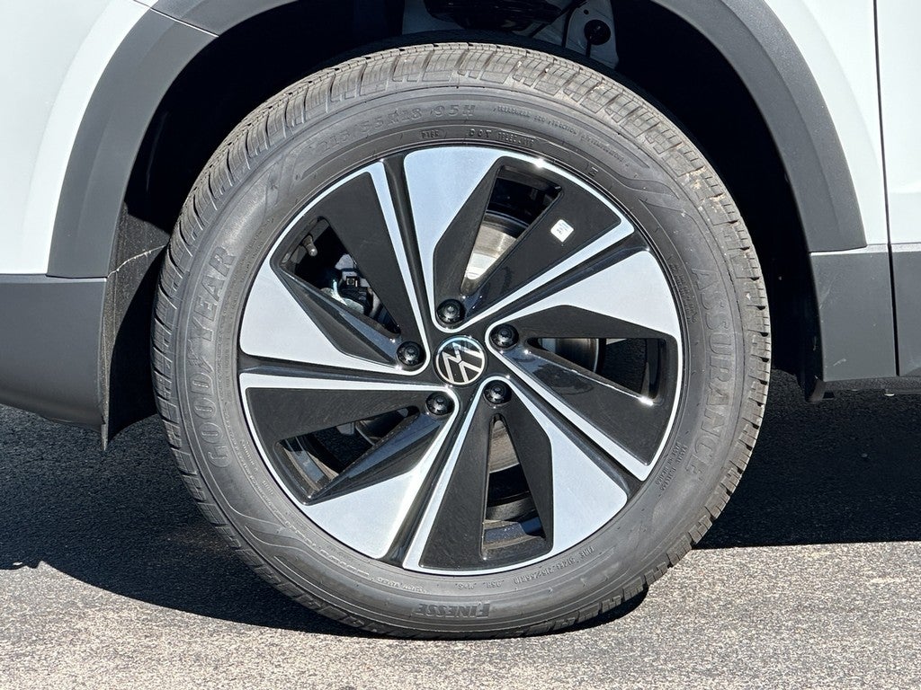 2025 Volkswagen Taos SE 4MOTION