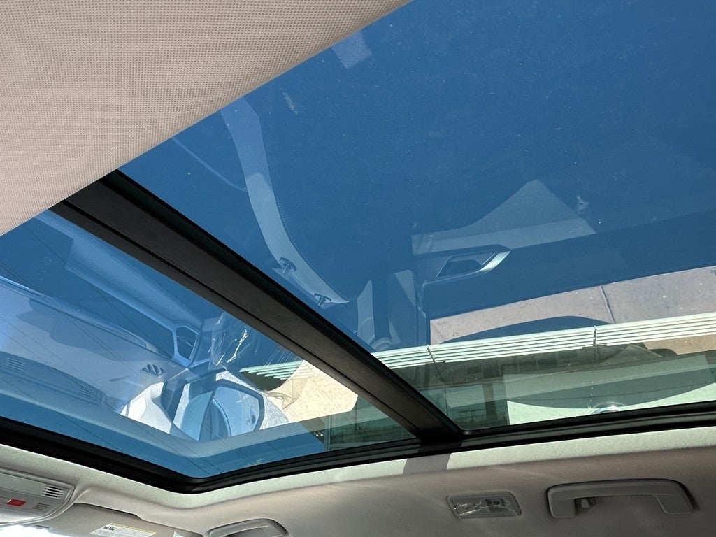 2025 Volkswagen Taos SE 4MOTION