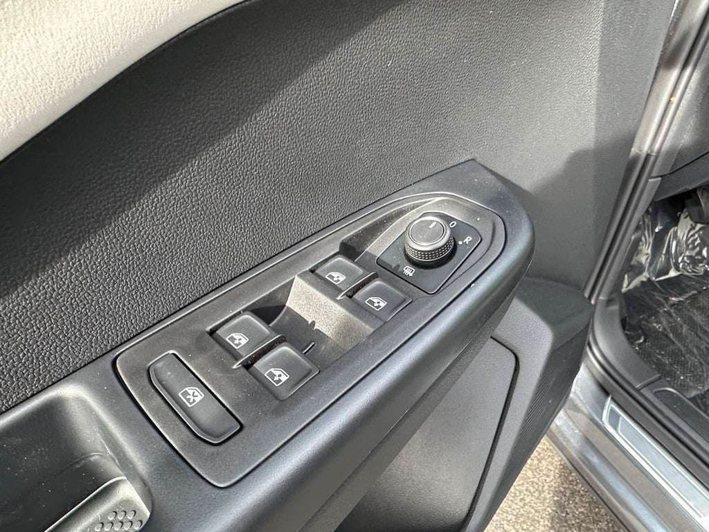 2025 Volkswagen Taos SE 4MOTION