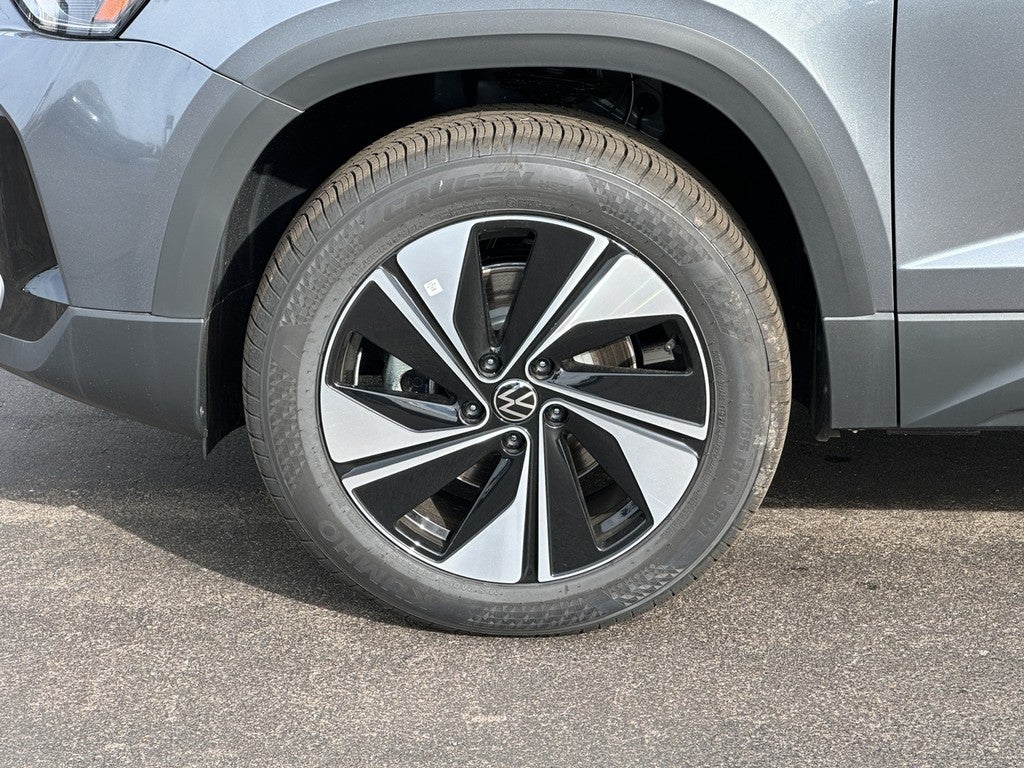 2025 Volkswagen Taos SE 4MOTION