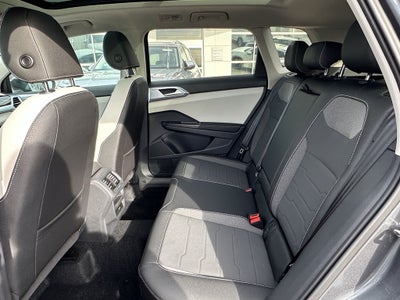 2025 Volkswagen Taos SE 4MOTION