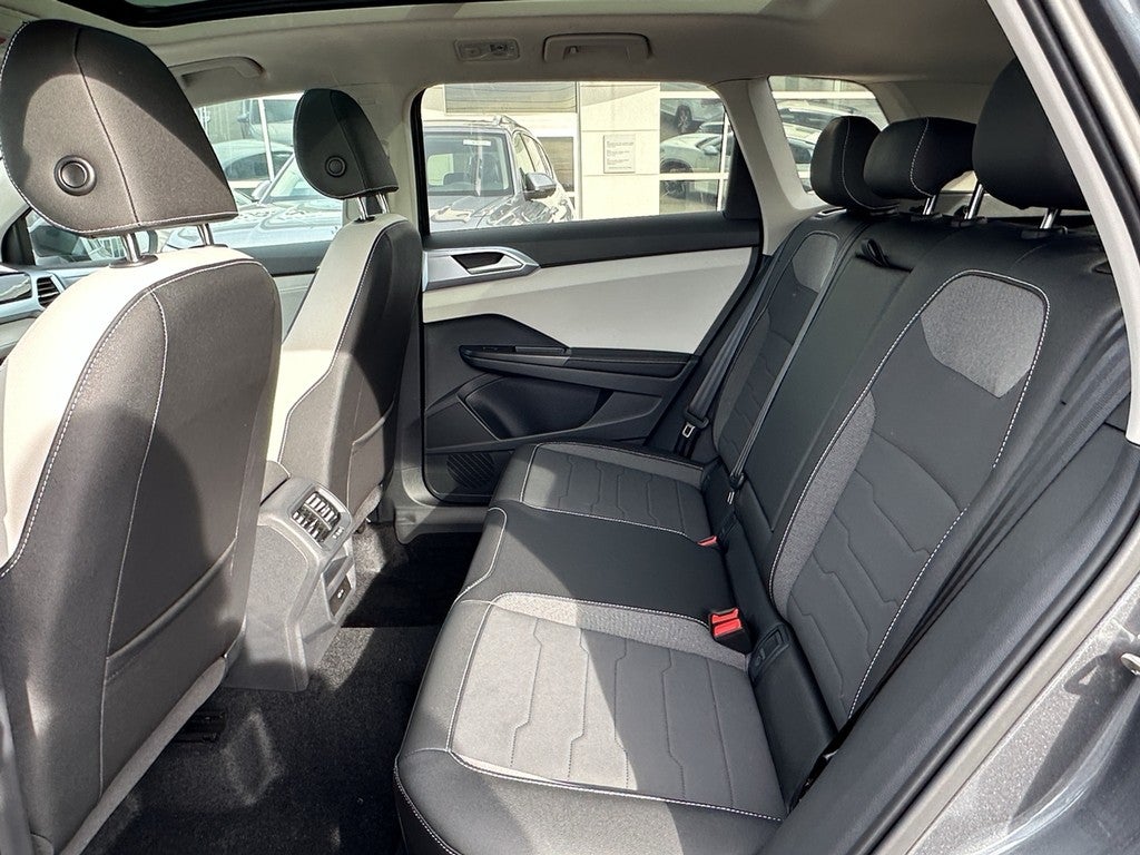 2025 Volkswagen Taos SE 4MOTION