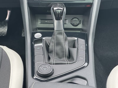 2025 Volkswagen Taos SE 4MOTION