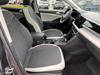 2025 Volkswagen Taos SE 4MOTION