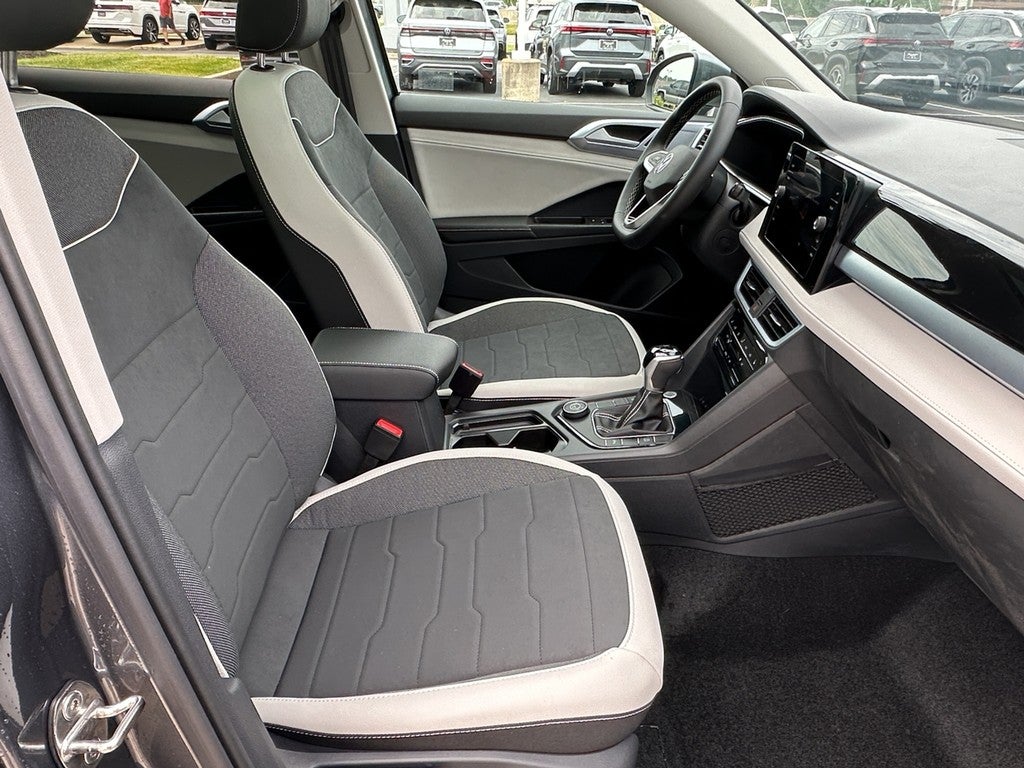 2025 Volkswagen Taos SE 4MOTION