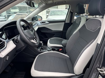 2025 Volkswagen Taos SE 4MOTION