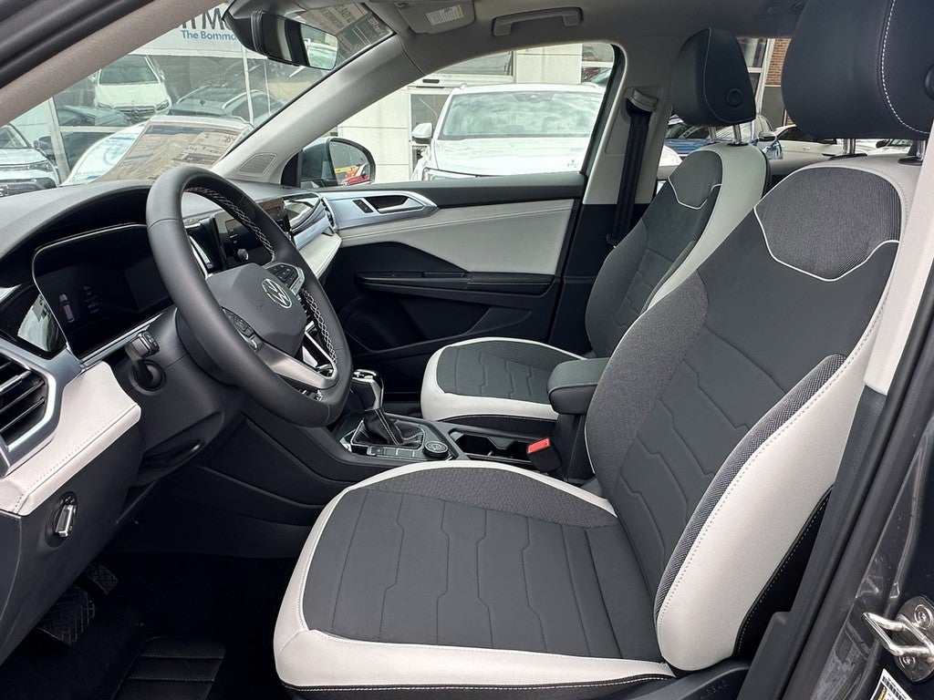 2025 Volkswagen Taos SE 4MOTION