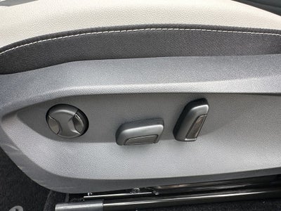 2025 Volkswagen Taos SE 4MOTION