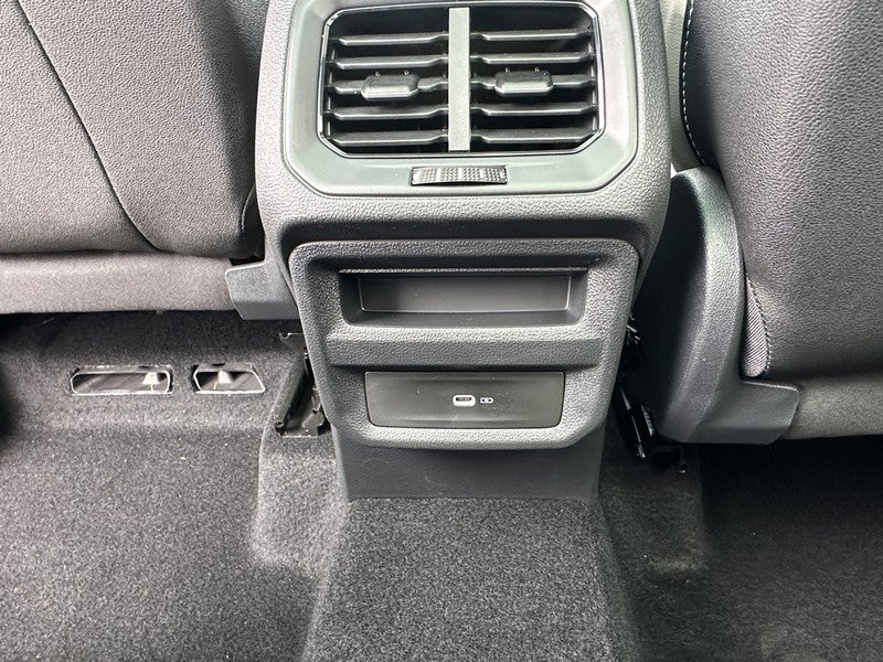 2025 Volkswagen Taos SE 4MOTION