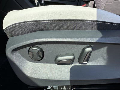 2025 Volkswagen Taos SE 4MOTION