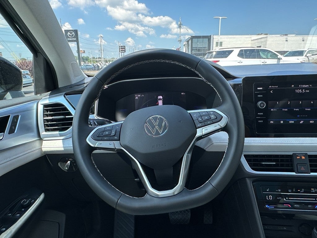 2025 Volkswagen Taos SE 4MOTION