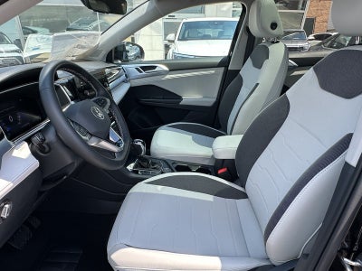 2025 Volkswagen Taos SE 4MOTION
