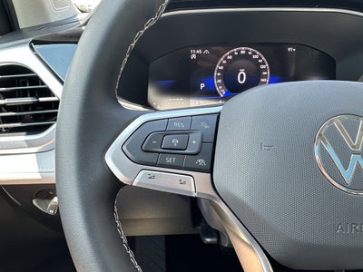 2025 Volkswagen Taos SE 4MOTION