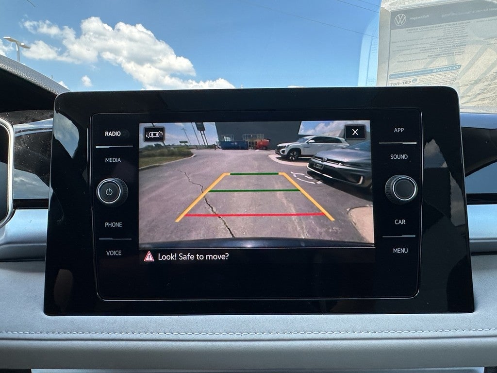 2025 Volkswagen Taos SE 4MOTION