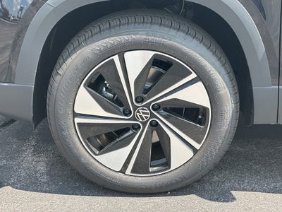 2025 Volkswagen Taos SE 4MOTION