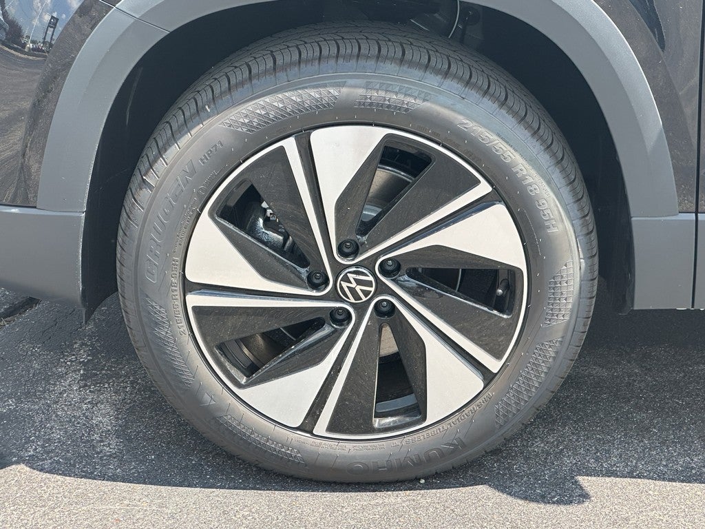 2025 Volkswagen Taos SE 4MOTION