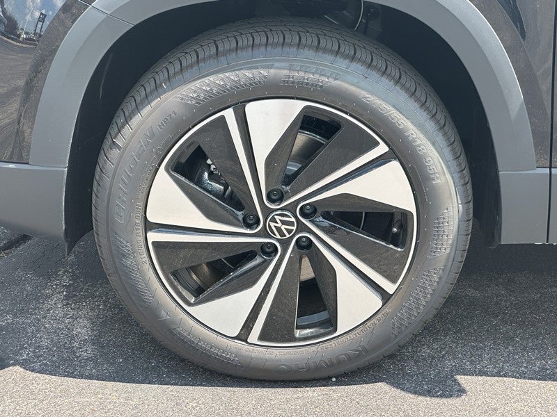 2025 Volkswagen Taos SE 4MOTION