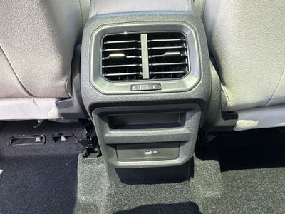 2025 Volkswagen Taos SE 4MOTION