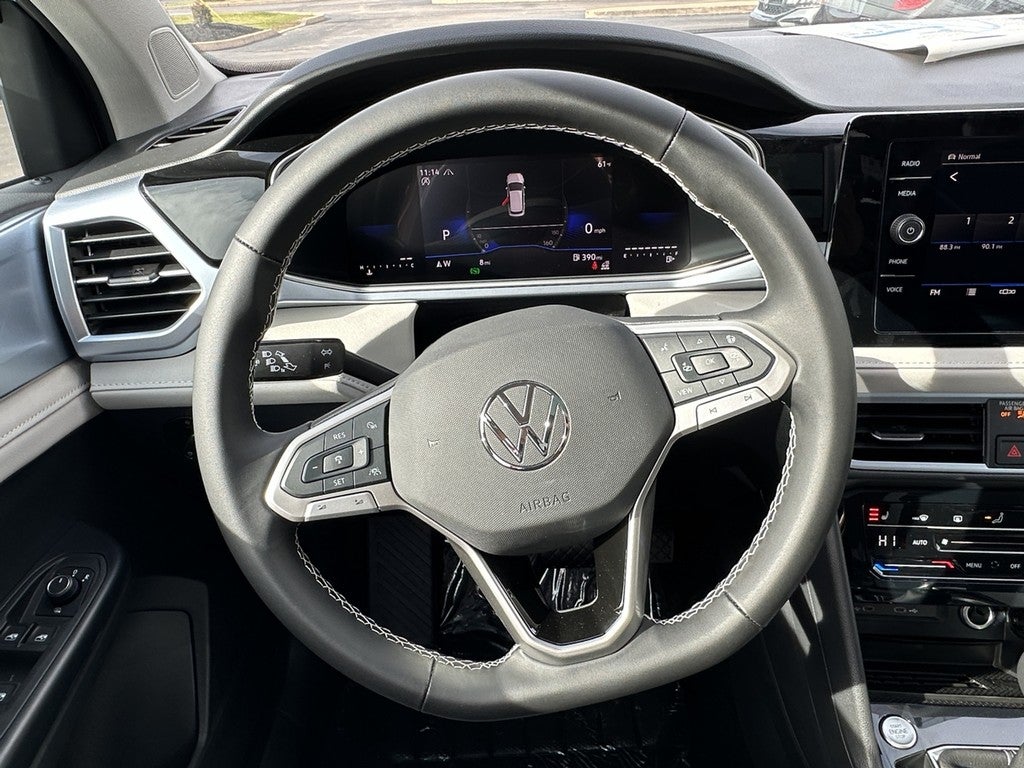 2025 Volkswagen Taos SE 4MOTION