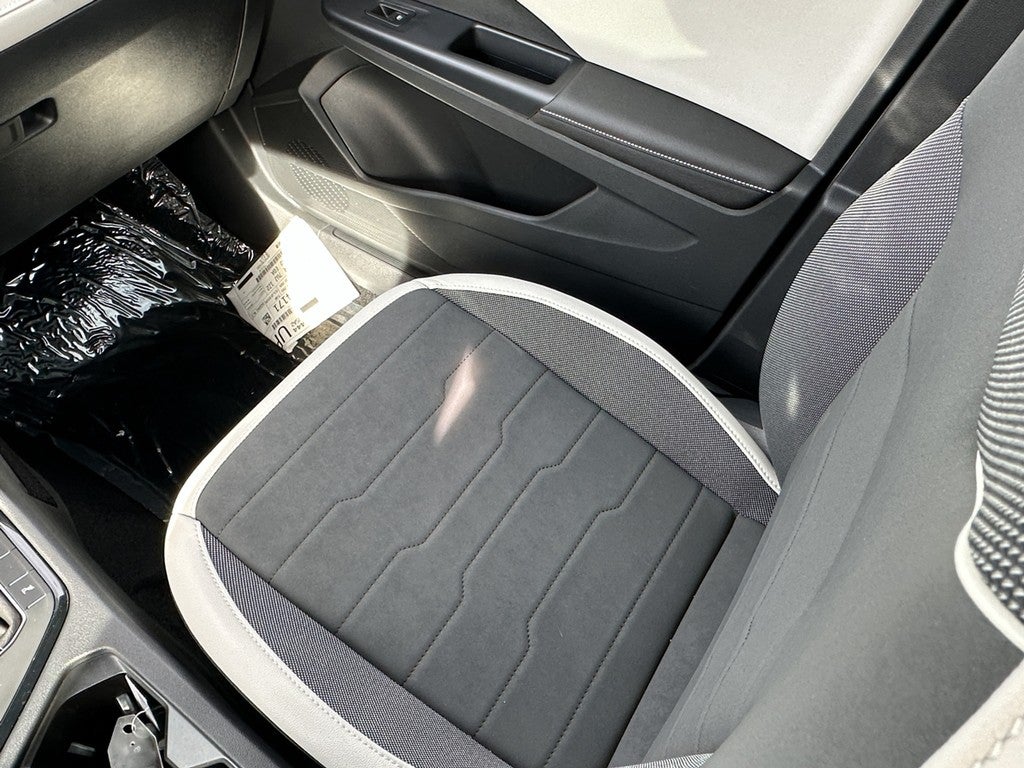 2025 Volkswagen Taos SE 4MOTION