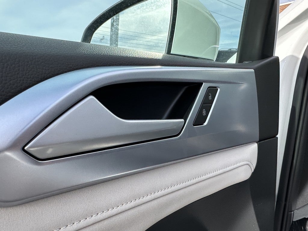 2025 Volkswagen Taos SE 4MOTION