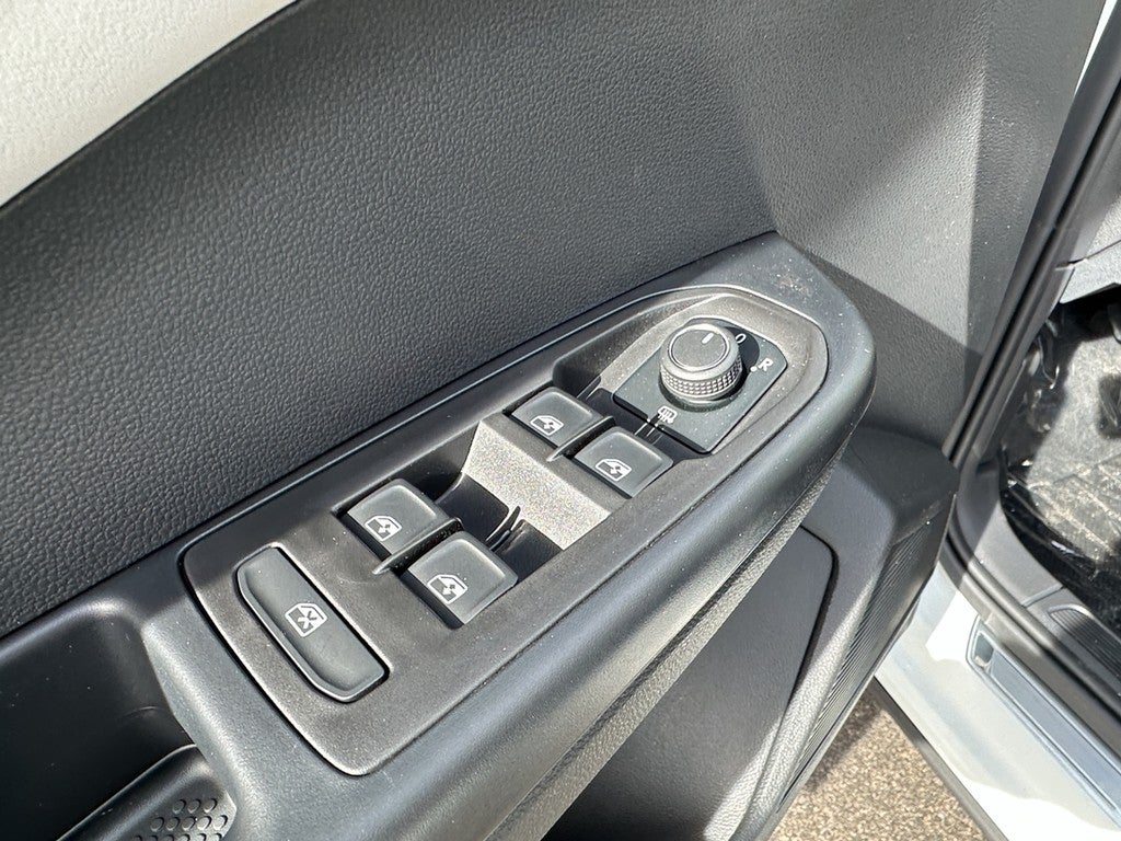 2025 Volkswagen Taos SE 4MOTION