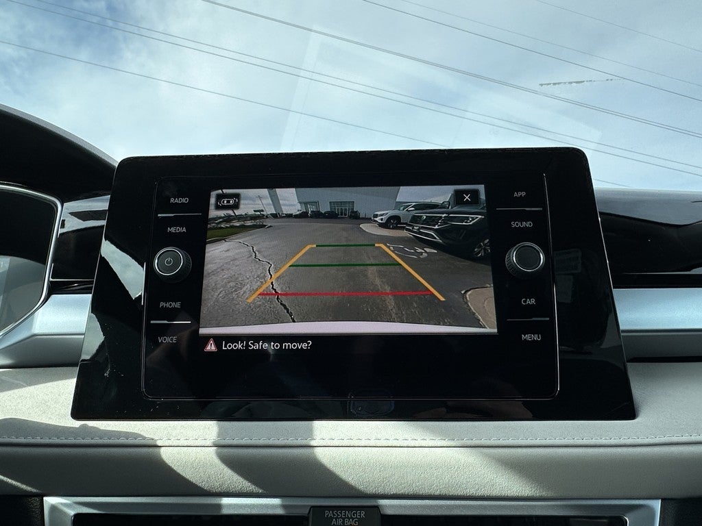 2025 Volkswagen Taos SE 4MOTION