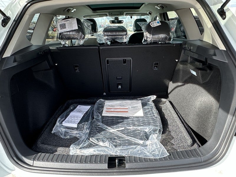 2025 Volkswagen Taos SE 4MOTION