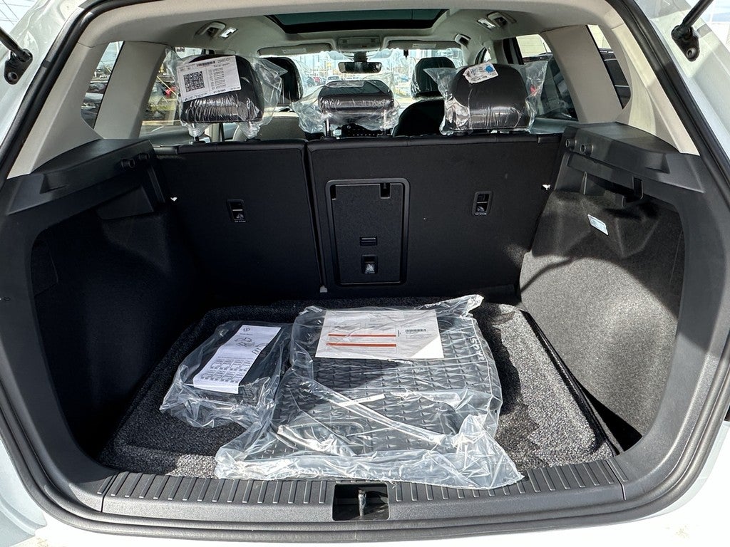 2025 Volkswagen Taos SE 4MOTION