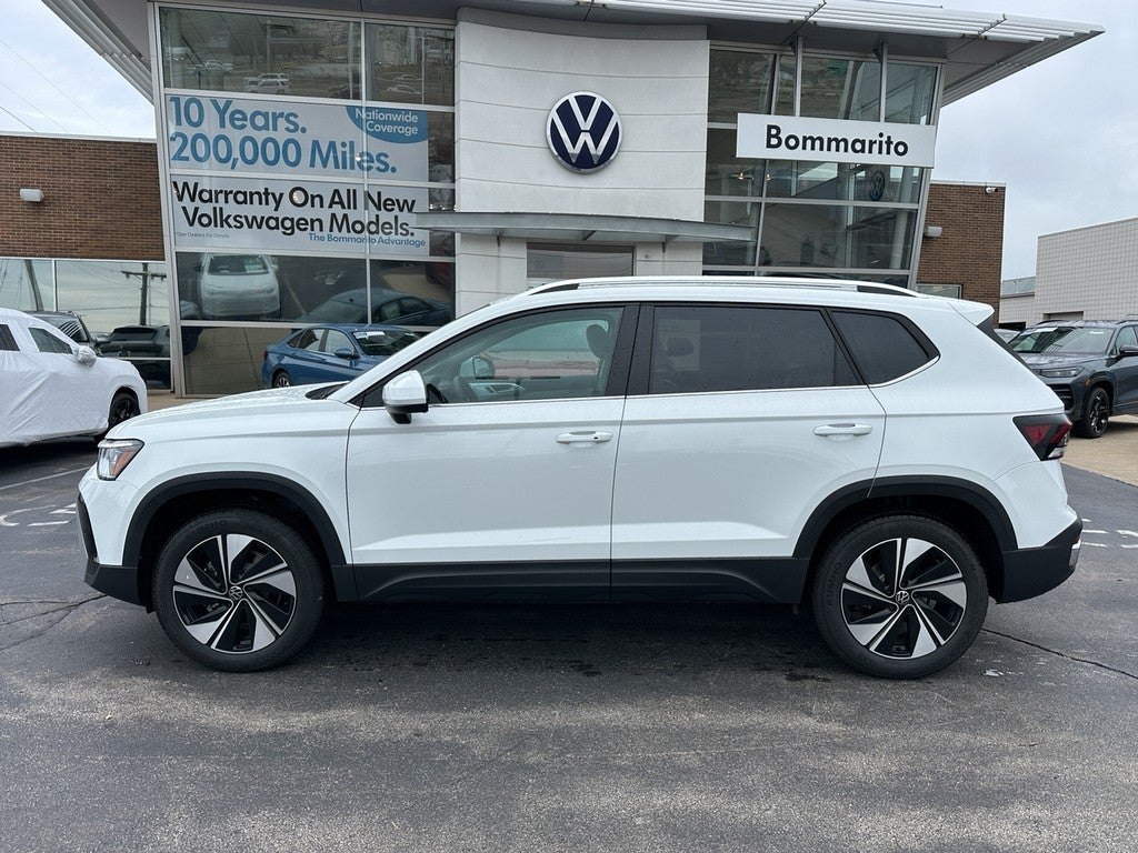 2025 Volkswagen Taos SE 4MOTION