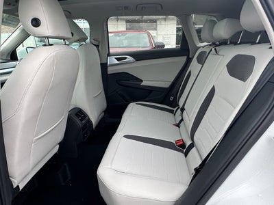 2025 Volkswagen Taos SE 4MOTION