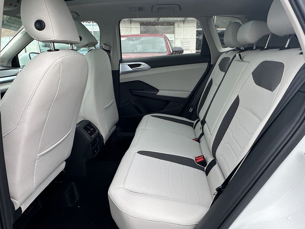 2025 Volkswagen Taos SE 4MOTION