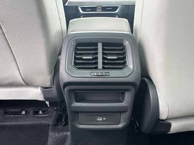 2025 Volkswagen Taos SE 4MOTION