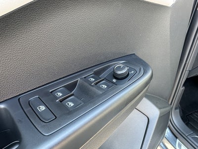 2025 Volkswagen Taos SE 4MOTION