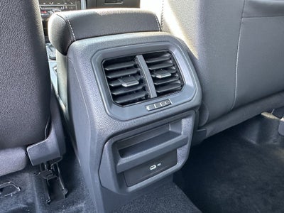 2025 Volkswagen Taos SE 4MOTION