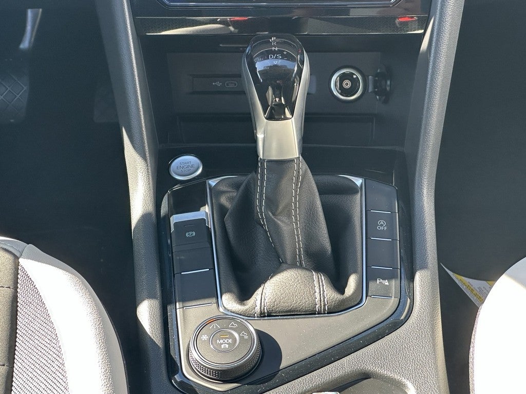 2025 Volkswagen Taos SE 4MOTION