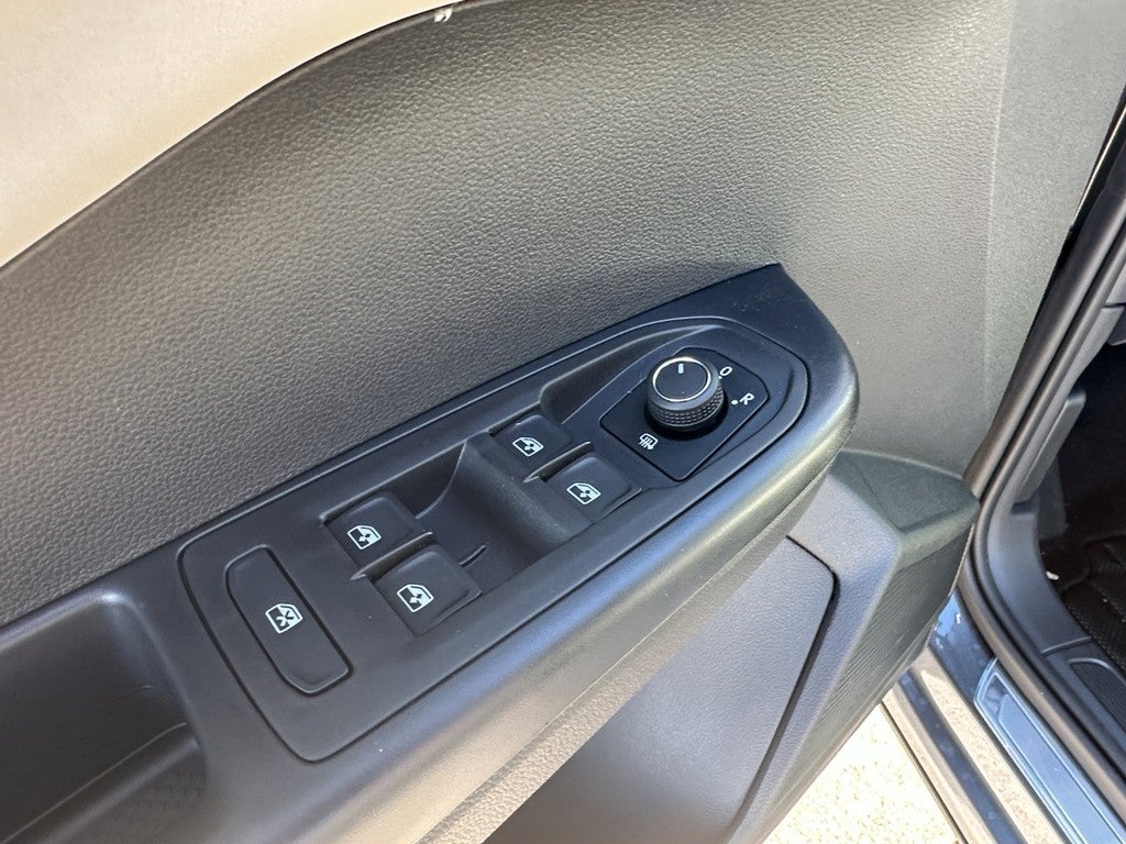 2025 Volkswagen Taos SE 4MOTION