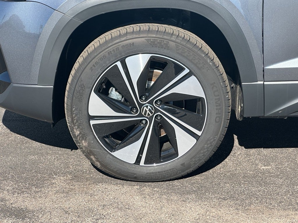 2025 Volkswagen Taos SE 4MOTION