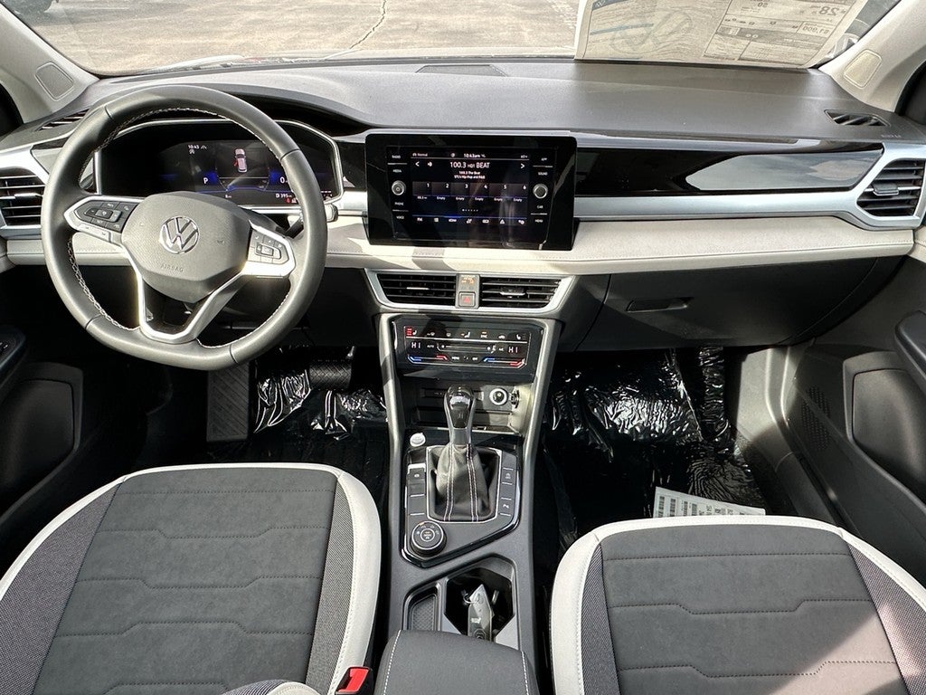 2025 Volkswagen Taos SE 4MOTION