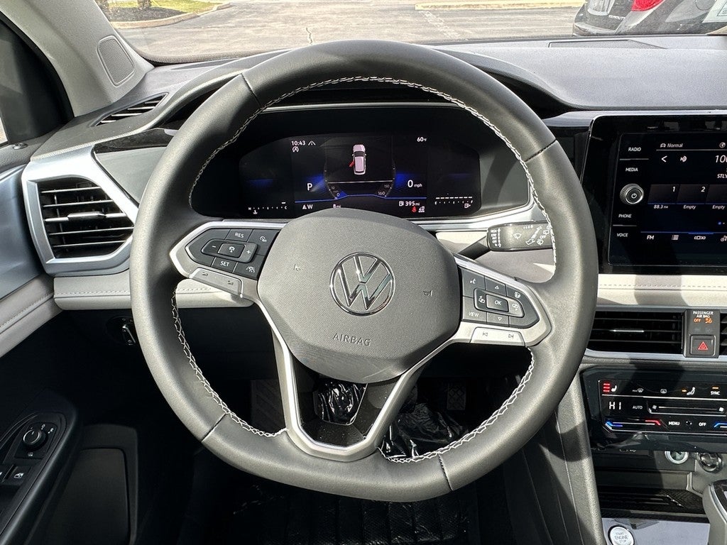 2025 Volkswagen Taos SE 4MOTION