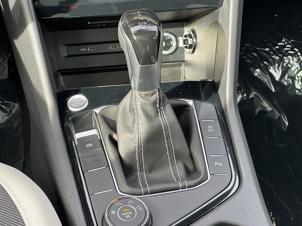 2025 Volkswagen Taos SE 4MOTION