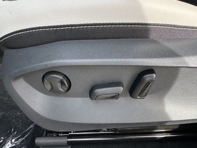 2025 Volkswagen Taos SE 4MOTION