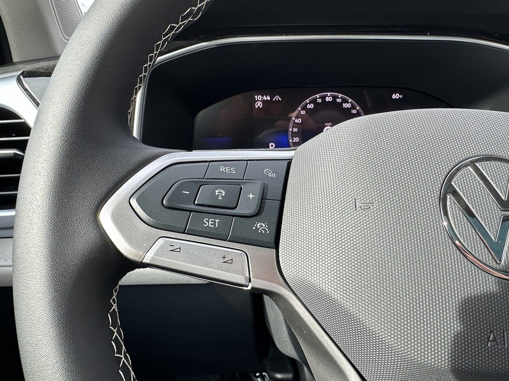 2025 Volkswagen Taos SE 4MOTION