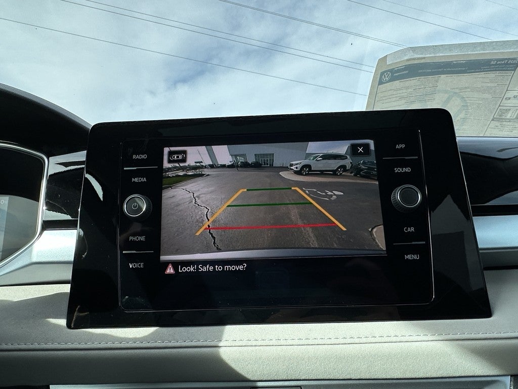 2025 Volkswagen Taos SE 4MOTION