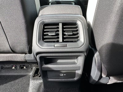 2025 Volkswagen Taos SE 4MOTION