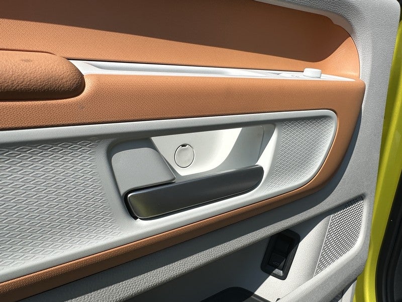 2025 Volkswagen ID. Buzz Pro S Plus 4MOTION w/Two-Tone