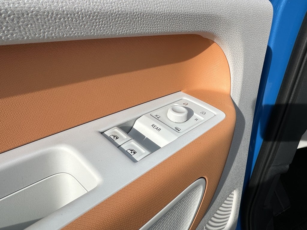 2025 Volkswagen ID. Buzz Pro S Plus 4MOTION w/Two-Tone