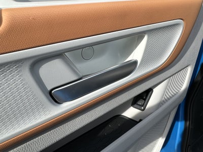 2025 Volkswagen ID. Buzz Pro S Plus 4MOTION w/Two-Tone