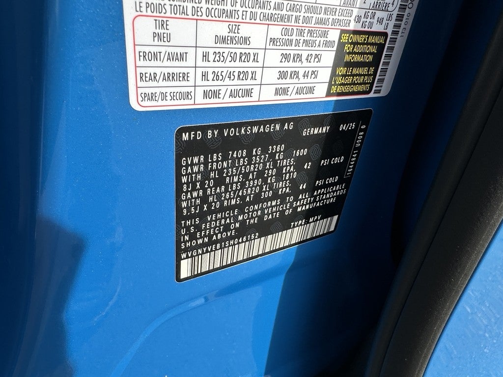 2025 Volkswagen ID. Buzz Pro S Plus 4MOTION w/Two-Tone